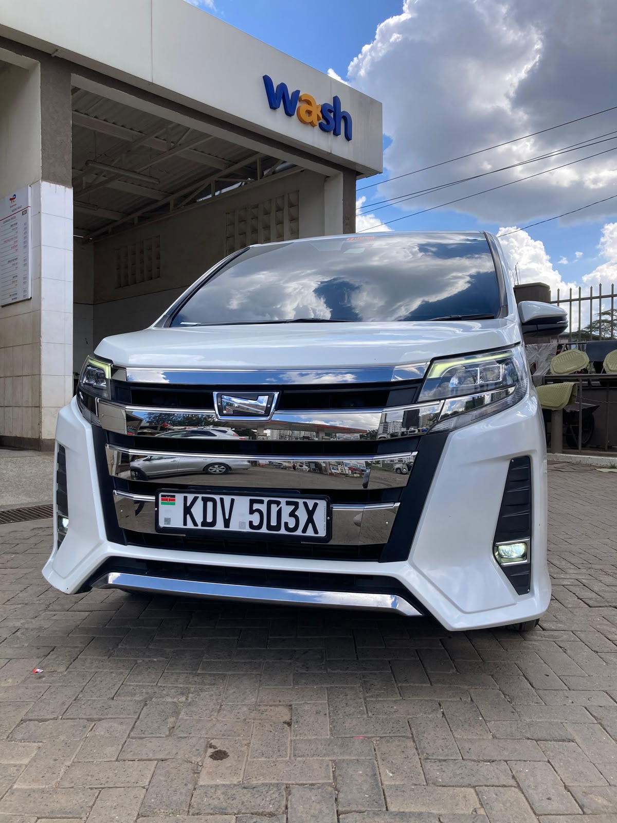 Toyota Noah WXB – Chauffeured
